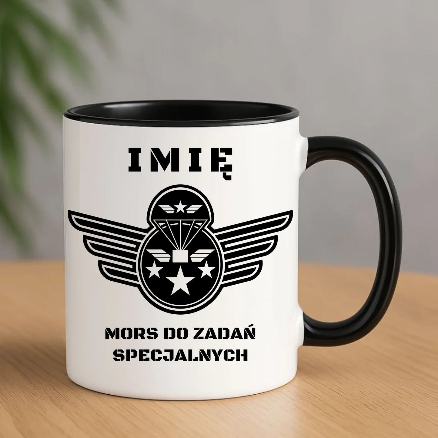 Ceramiczny czarny kubek z nadrukiem na prezent