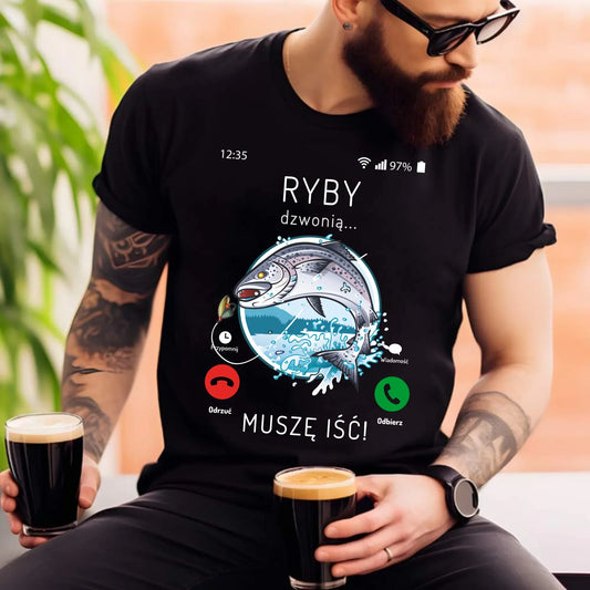 Ryby dzwonią muszę iść | Koszulka męska wędkarza D37 - StoryCups.pl