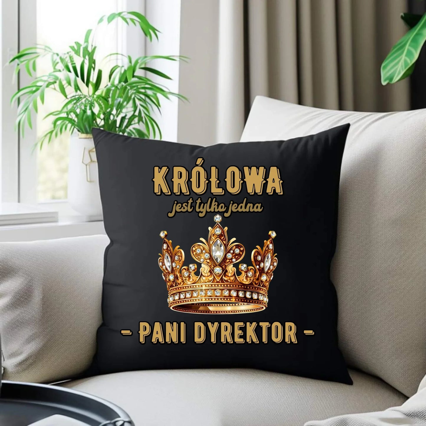 Królowa jest tylko jedna | Poduszka dekoracyjna prezent dla dyrektorki szkoły N78 - StoryCups.pl
