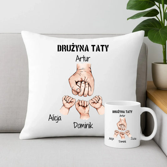 Drużyna Taty | Personalizowany zestaw poduszka i kubek z imionami dzieci dla taty DT01 - StoryCups.pl