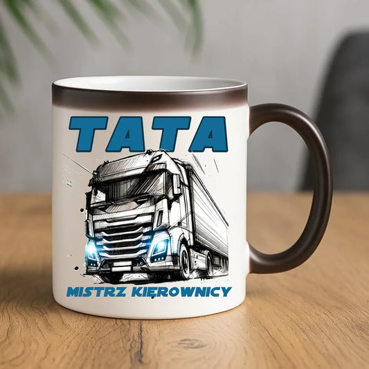 Mistrz kierownicy | Kubek magiczny dla taty kierowcy ciężarówki DT80 - StoryCups.pl