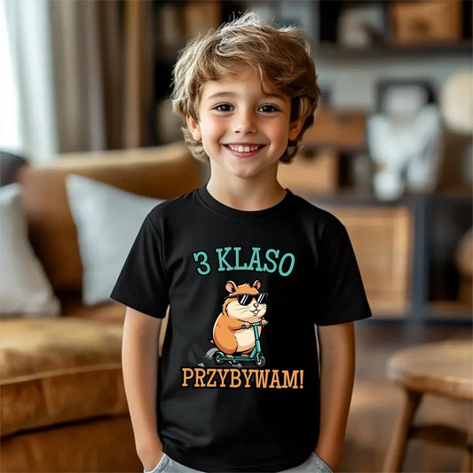 Koszulka na powrót do szkoły Przybywam personalizuj klasę SZ07 - StoryCups.pl