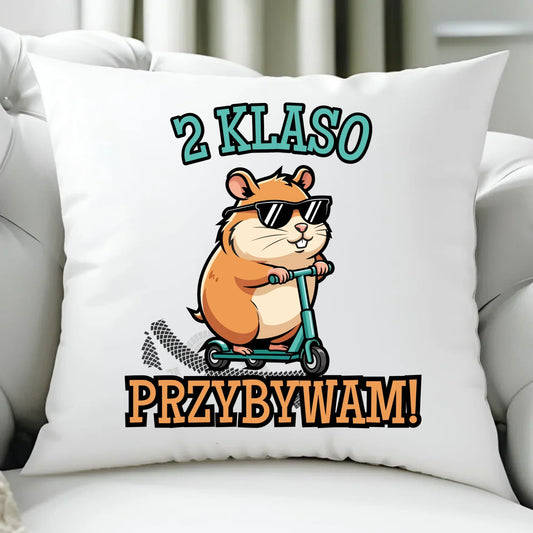 Poduszka na powrót do szkoły Przybywam personalizuj klasę SZ07 - StoryCups.pl