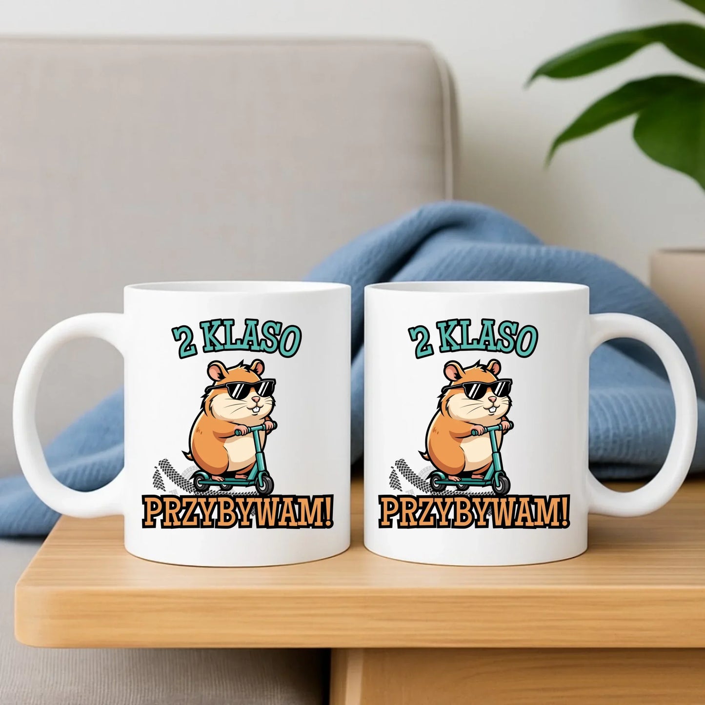 Zestaw poduszka i kubek na powrót do szkoły Przybywam personalizuj klasę SZ07 - StoryCups.pl