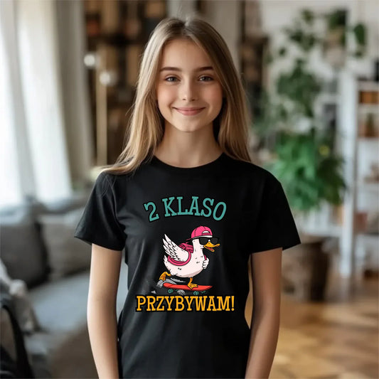 Koszulka na powrót do szkoły Przybywam personalizuj klasę SZ08 - StoryCups.pl