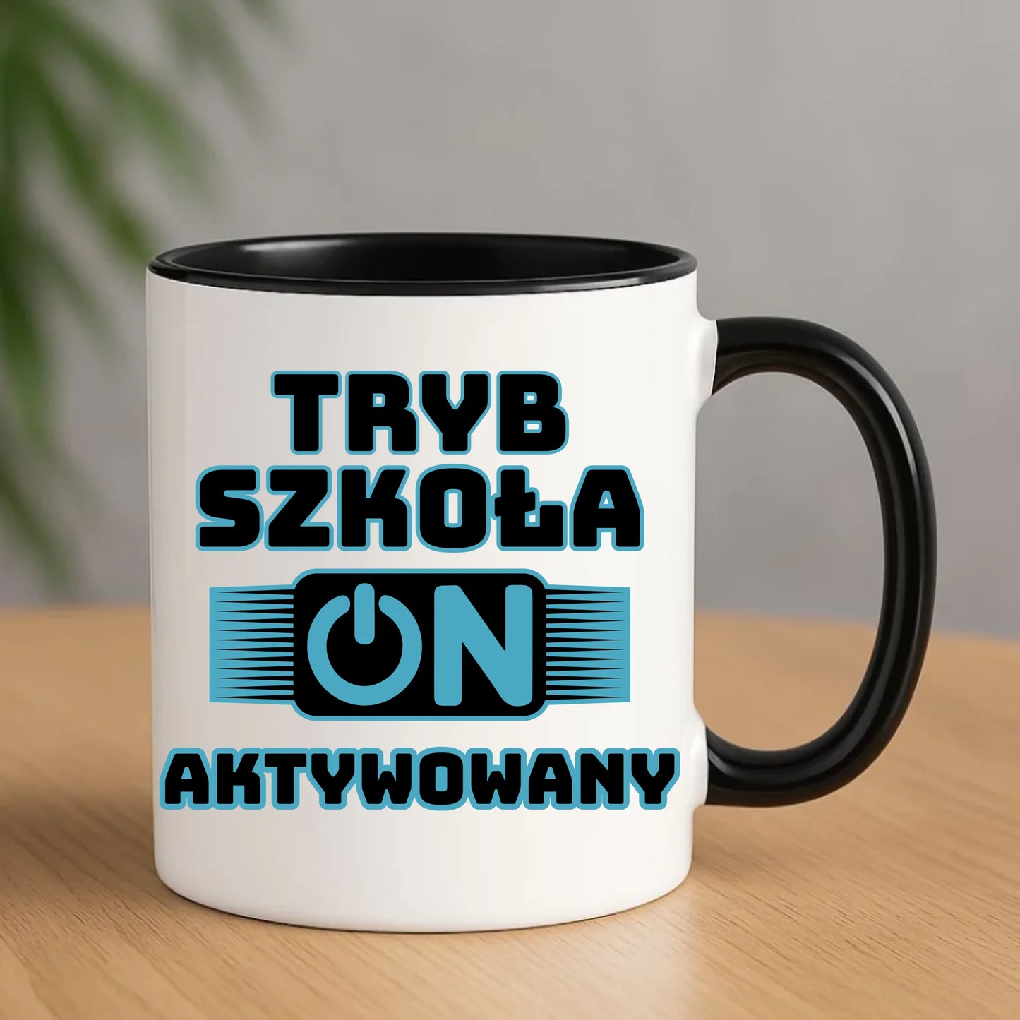 Czarny kubek z grafiką na rozpoczęcie roku szkolnego z imieniem dziecka