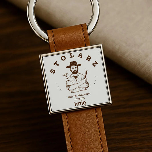 Stolarz mierzy dwa razy tnie raz | Brelok z imieniem dla stolarza ZS02 - StoryCups.pl