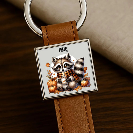 Brelok jesienny – Szop z kawą i dyniami - personalizowany JS16 - StoryCups.pl