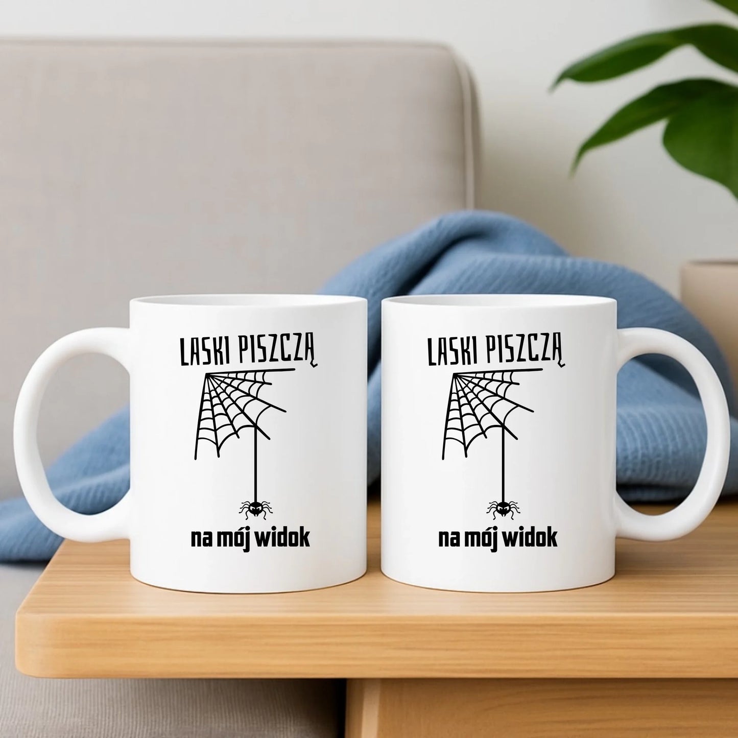 Zestaw poduszka i kubek - prezent dla chłopaka - Laski piszczą na mój widok DCH13 - StoryCups.pl