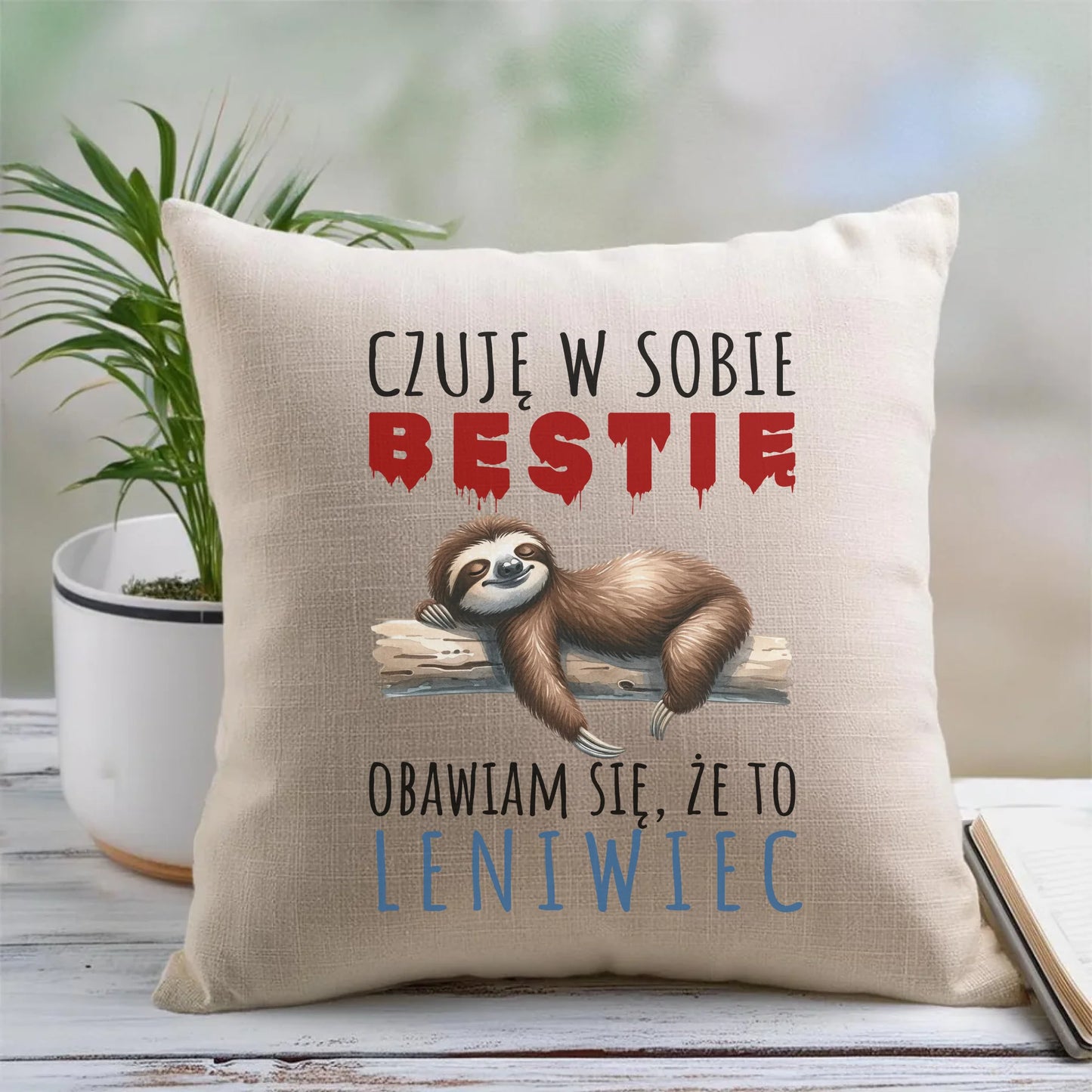 Poduszka – Czuję w sobie bestię, obawiam się że to leniwiec – prezent DCH26 - StoryCups.pl