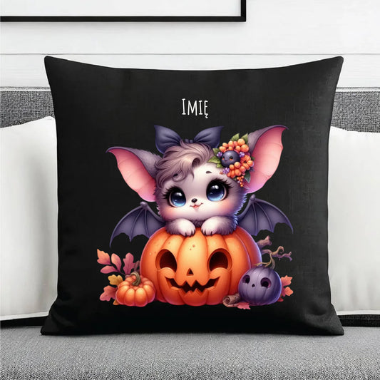 Poduszka dekoracyjna halloweenowa - Uroczy nietoperz z dynią - personalizowana HL08 - StoryCups.pl