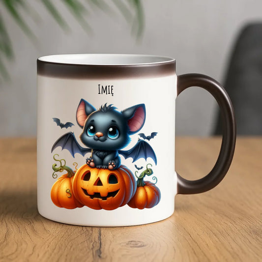 Kubek magiczny na halloween - Słodki nietoperz z dynią - personalizowany HL09 - StoryCups.pl