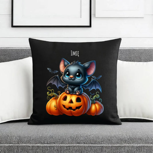 Poduszka dekoracyjna halloweenowa - Słodki nietoperz z dynią - personalizowana HL09 - StoryCups.pl