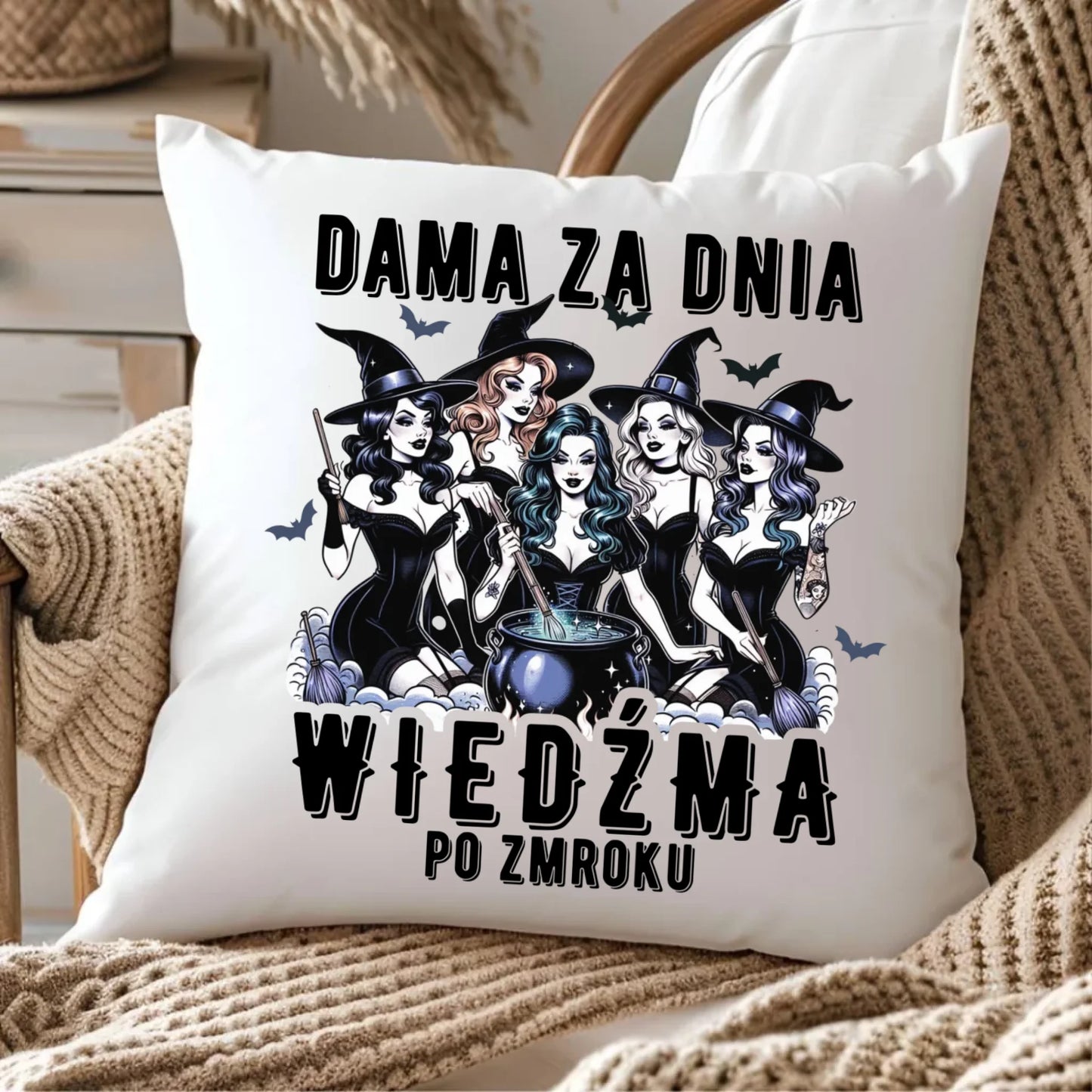 Poduszka - Dama za dnia wiedźma po zmroku HL16 - StoryCups.pl