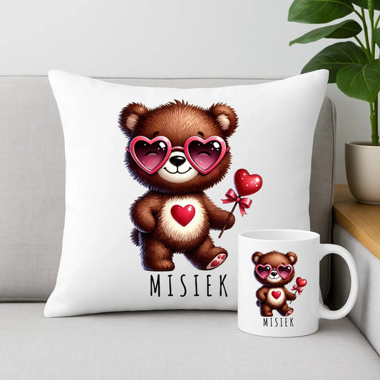 Zestaw poduszka i kubek - Misiek z sercem W34 - StoryCups.pl