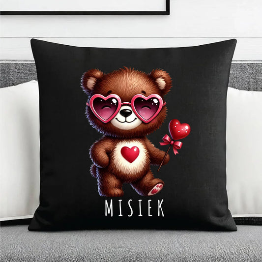 Poduszka dekoracyjna - Misiek z sercem W34 - StoryCups.pl