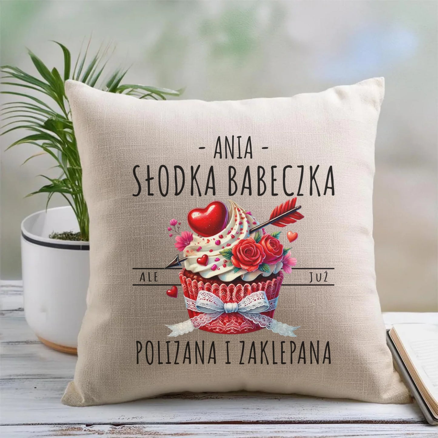 Poduszka - Słodka babeczka polizana i zaklepana - personalizowana W37 - StoryCups.pl