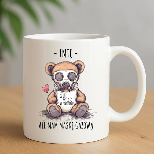 Kubek - Miś w masce gazowej - Czuję miłość w powietrzu - personalizowany W38 - StoryCups.pl