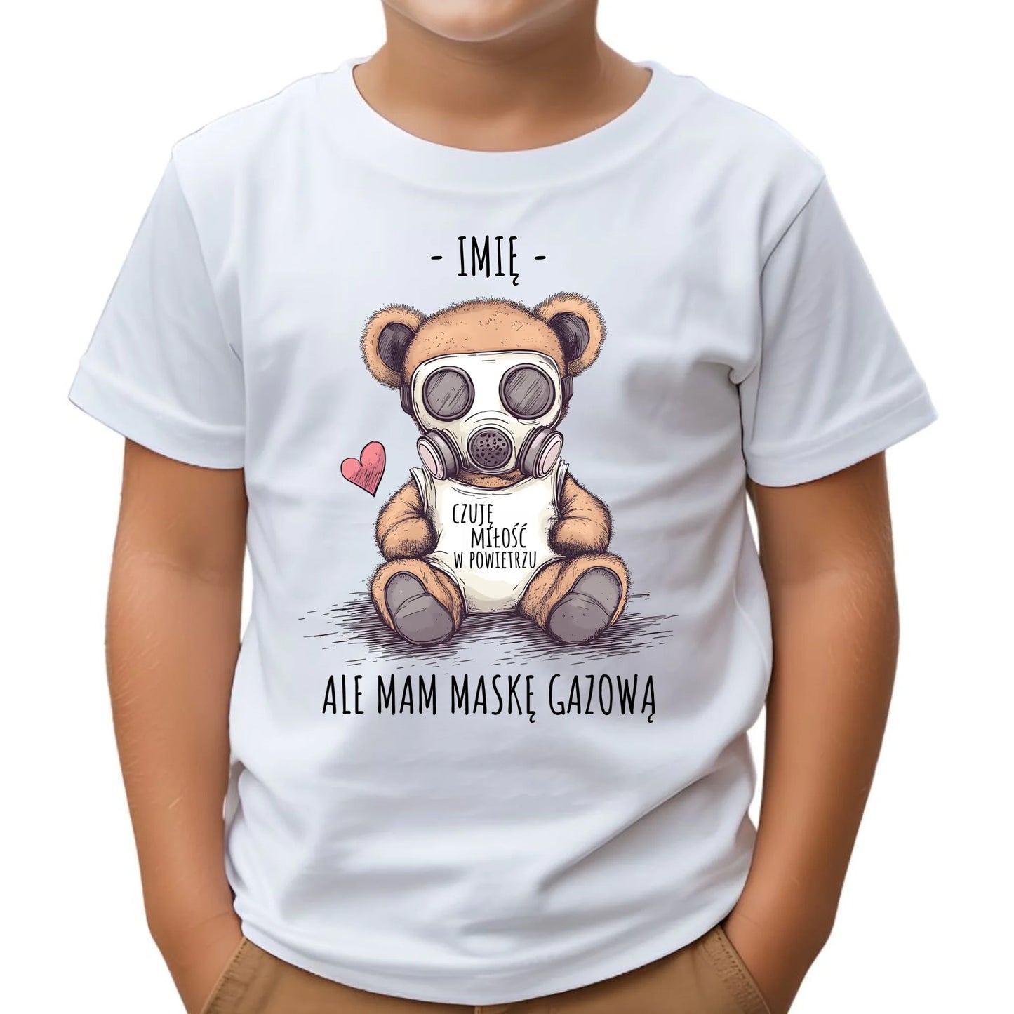 Koszulka dziecięca - Miś w masce gazowej - Czuję miłość w powietrzu - personalizowana W38 - StoryCups.pl