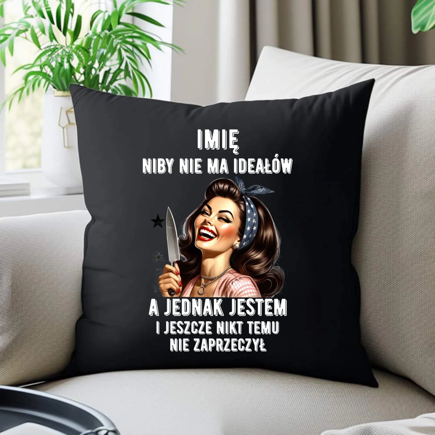 Poduszka dekoracyjna dla niej - Niby nie ma ideałów - personalizowana DZ01 - StoryCups.pl