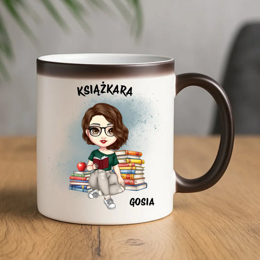 Kubek magiczny - Książkara - Prezent dla miłośniczki czytania książek - personalizowany DZ03 - StoryCups.pl