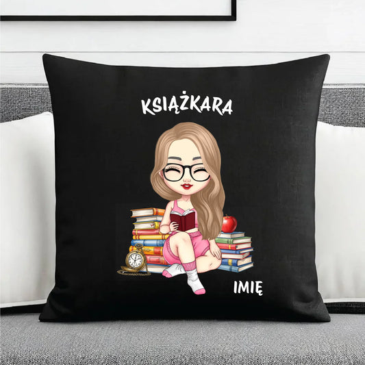 Poduszka dekoracyjna - Książkara - Prezent dla miłośniczki czytania książek - personalizowana DZ04 - StoryCups.pl