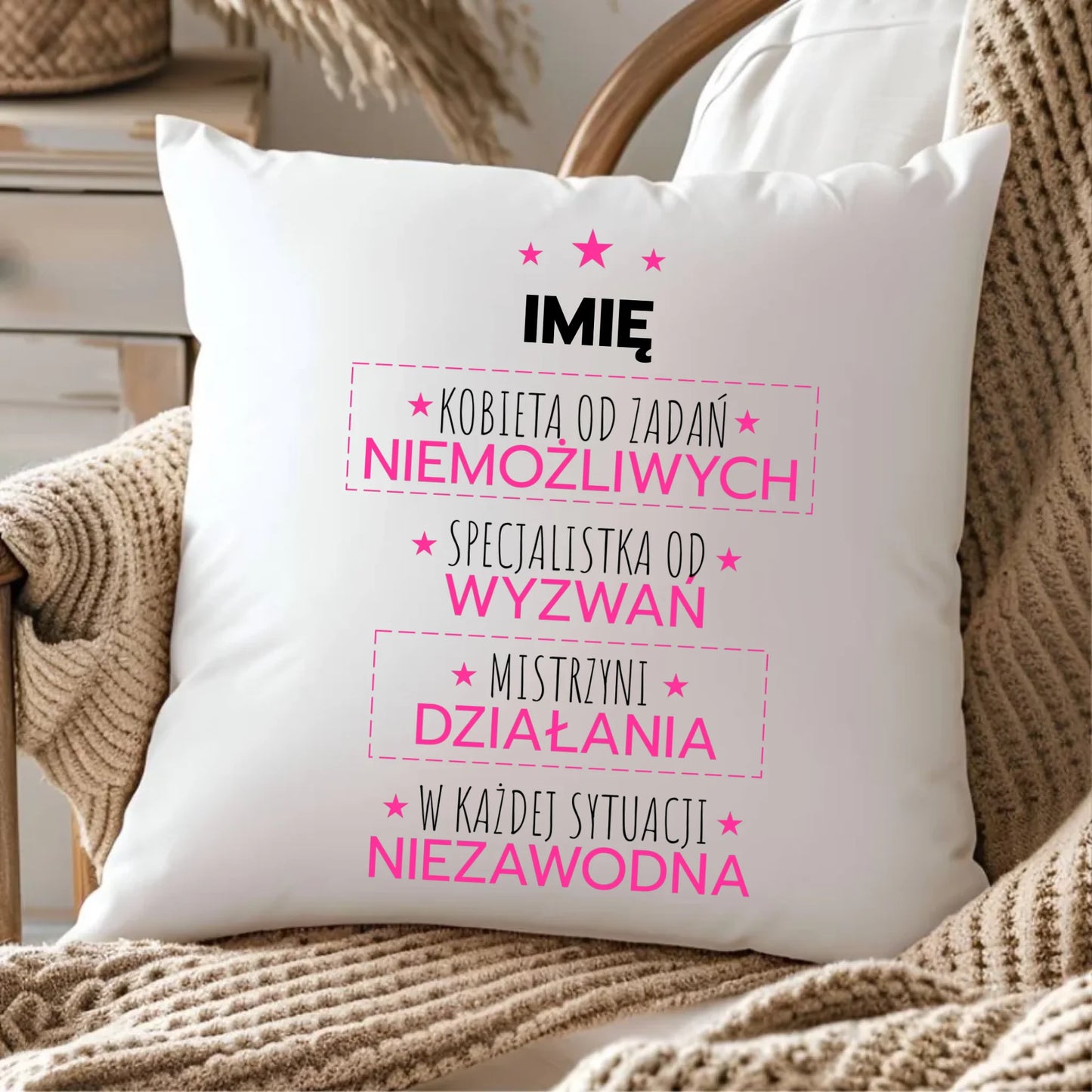 Poduszka - Kobieta od zadań niemożliwych - personalizowana DZ19 - StoryCups.pl
