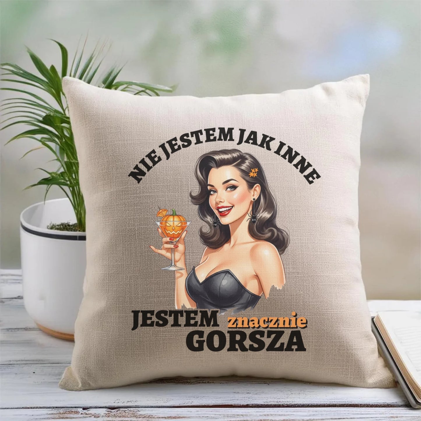 Poduszka halloweenowa - Nie jestem jak inne HL24 - StoryCups.pl