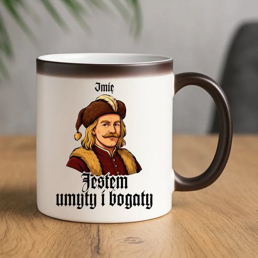 Kubek magiczny - Jestem umyty i bogaty - dla fanów serialu 1670 - personalizowany H60 - StoryCups.pl