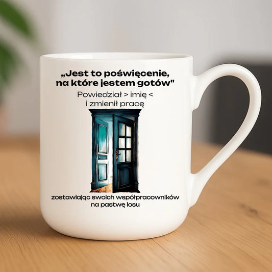 Kubek elegant na odejście z pracy - Poświęcenie, na które jestem gotów - personalizowany OP02 - StoryCups.pl