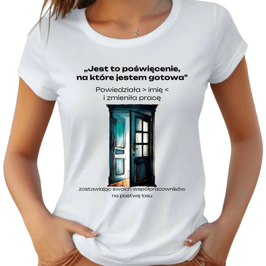 Koszulka damska na odejście z pracy - Poświęcenie, na które jestem gotowa - personalizowana OP02 - StoryCups.pl