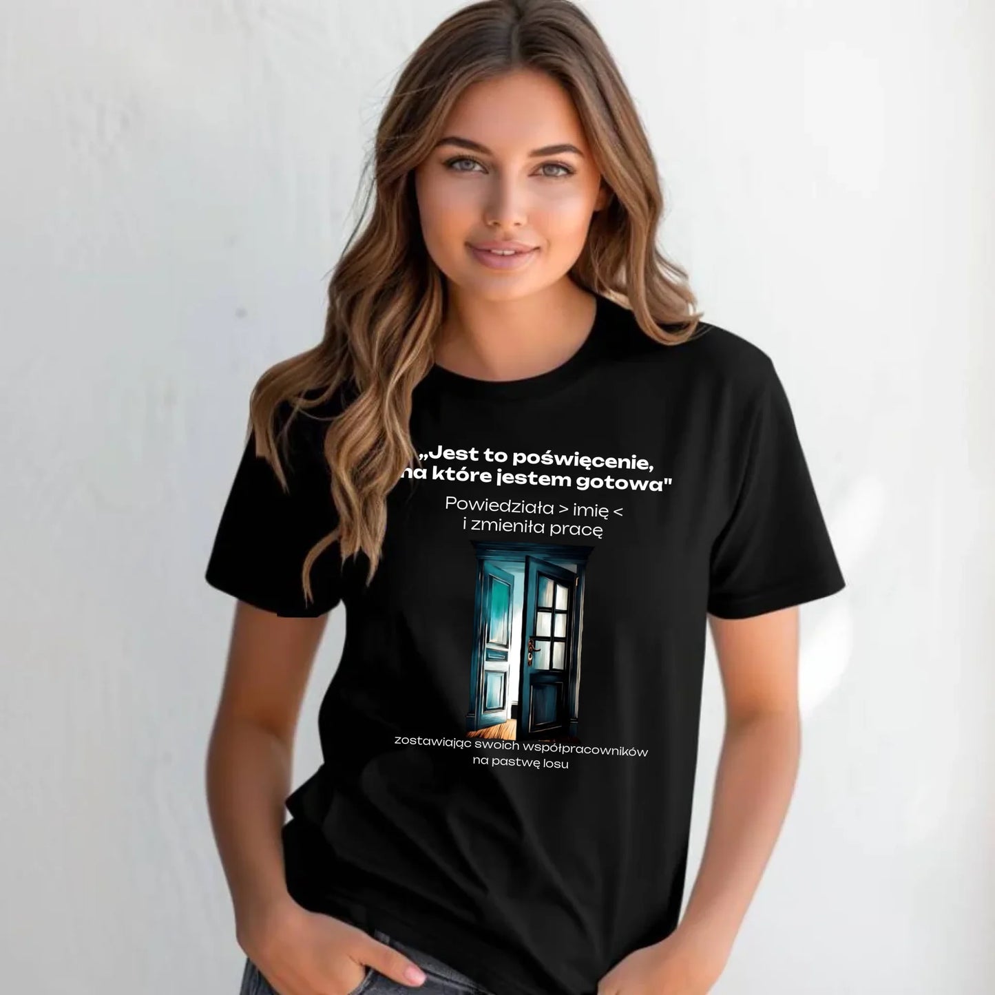 Koszulka damska na odejście z pracy - Poświęcenie, na które jestem gotowa - personalizowana OP02 - StoryCups.pl