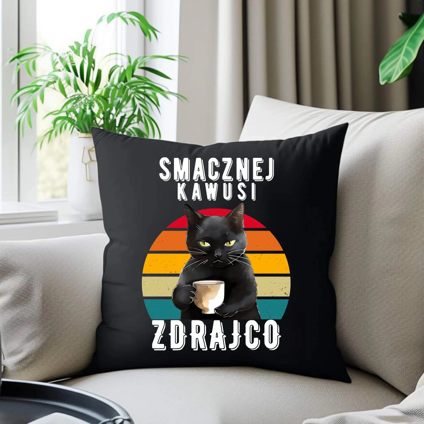 Poduszka dekoracyjna na odejście z pracy - Smacznej kawusi zdrajco OP03 - StoryCups.pl