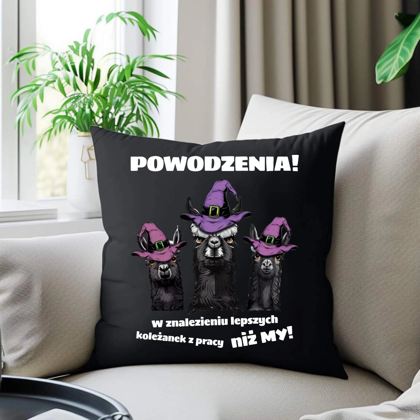 Poduszka dekoracyjna na odejście z pracy - Powodzenia w znalezieniu lepszych koleżanek OP07 - StoryCups.pl