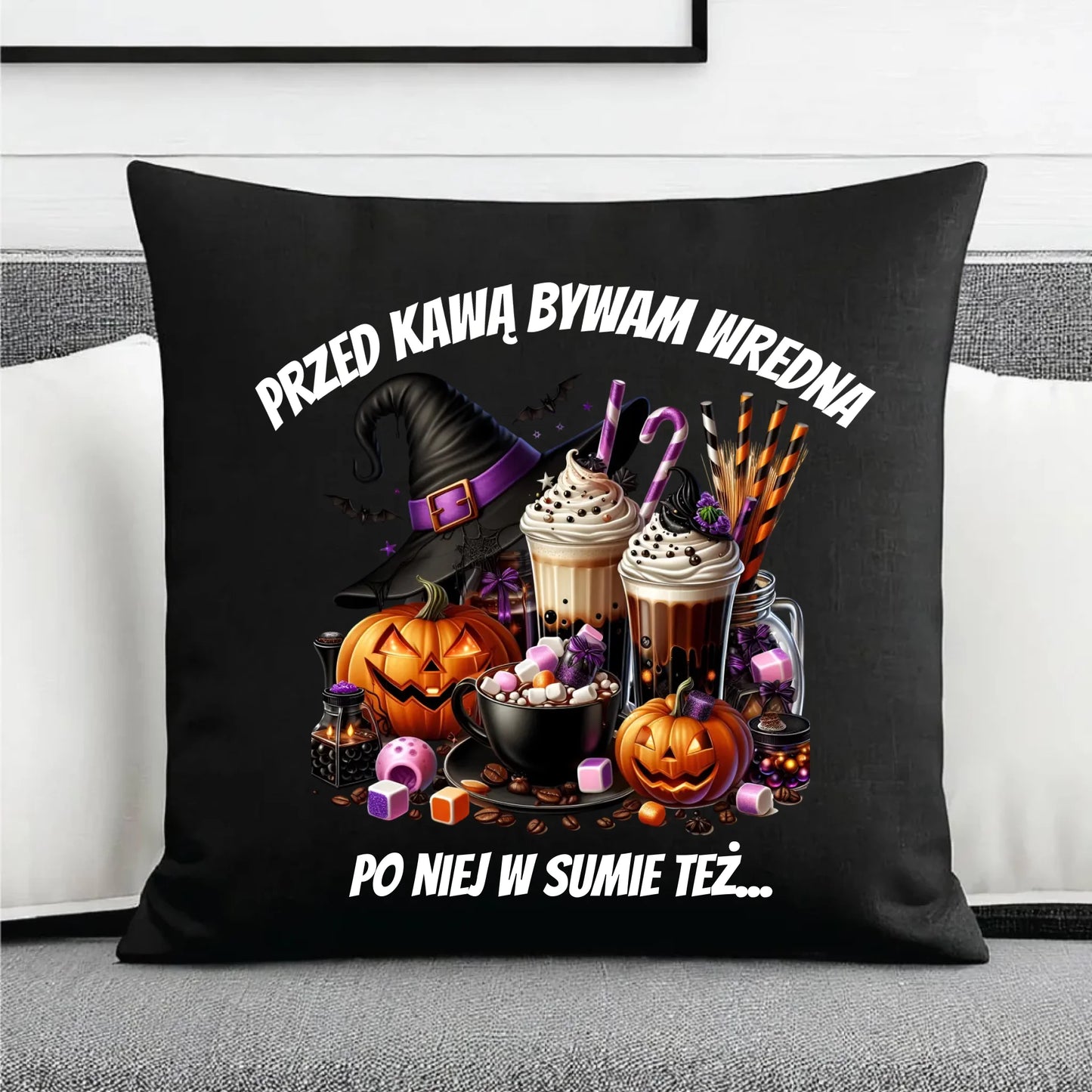Poduszka dekoracyjna Halloween – Przed kawą bywam wredna, po niej w sumie też HL30 - StoryCups.pl