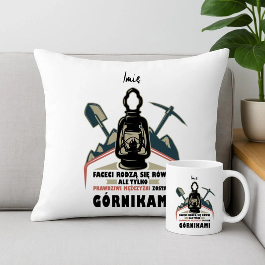Zestaw poduszka i kubek - prezent dla górnika - Prawdziwi mężczyźni zostają górnikami - personalizowany G08 - StoryCups.pl