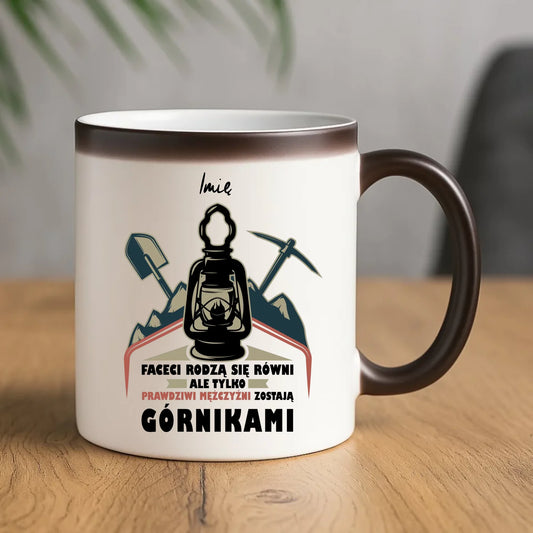 Kubek magiczny - prezent dla górnika - Prawdziwi mężczyźni zostają górnikami - personalizowany G08 - StoryCups.pl