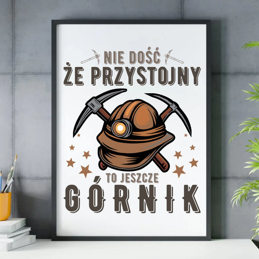 Plakat w ramie - prezent dla górnika - Nie dość, że przystojny to jeszcze górnik G16 - StoryCups.pl