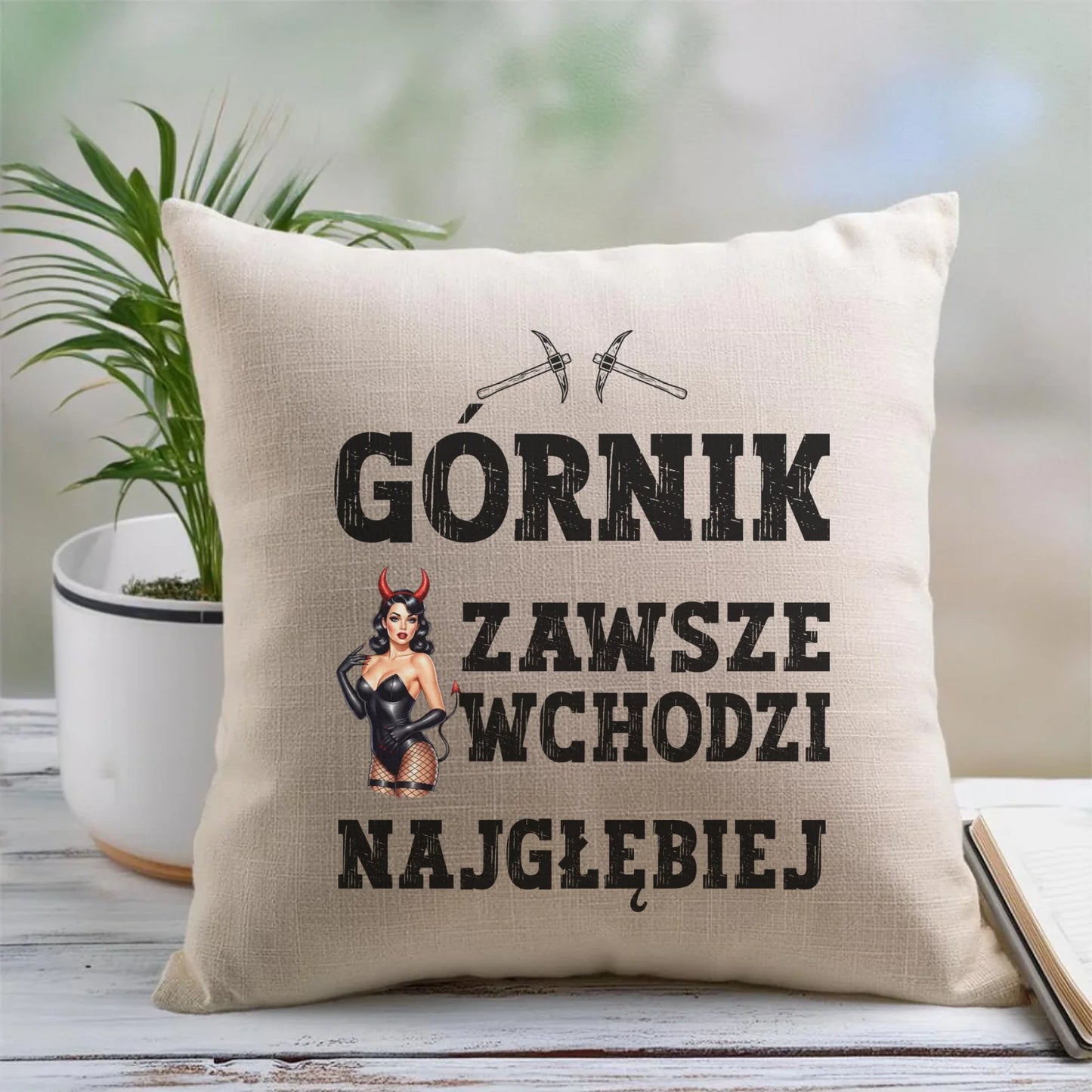 Poduszka - prezent dla górnika - Górnik zawsze wchodzi najgłębiej G22 - StoryCups.pl