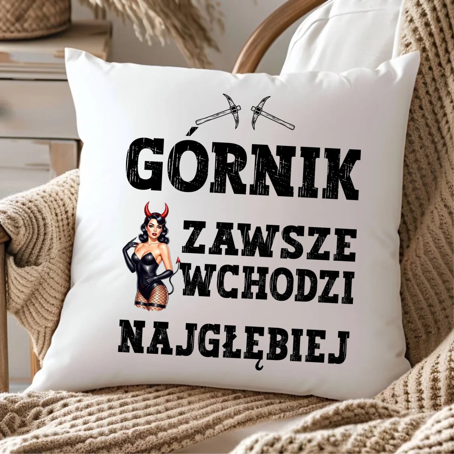 Poduszka - prezent dla górnika - Górnik zawsze wchodzi najgłębiej G22 - StoryCups.pl