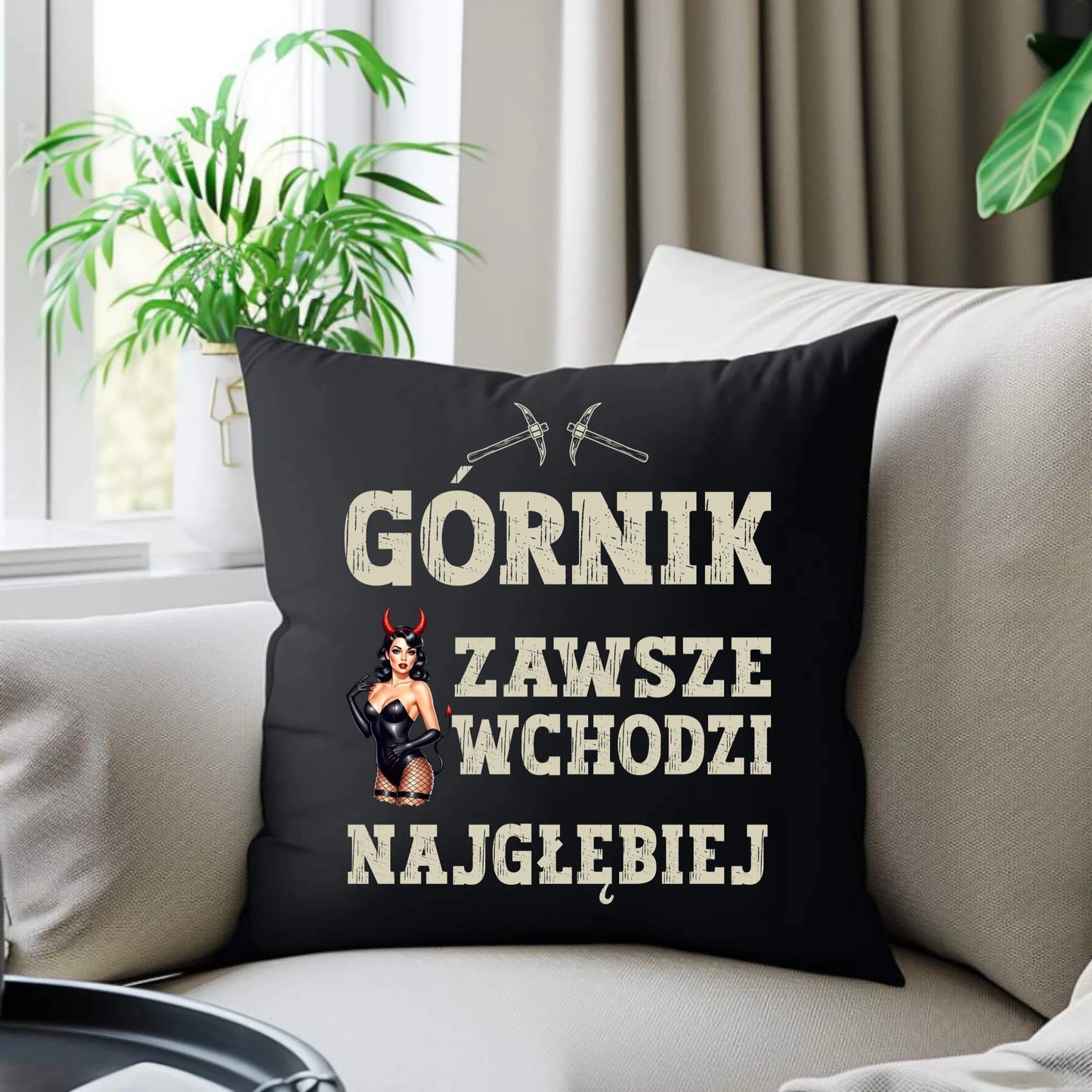 Poduszka dekoracyjna - prezent dla górnika - Górnik zawsze wchodzi najgłębiej G22 - StoryCups.pl