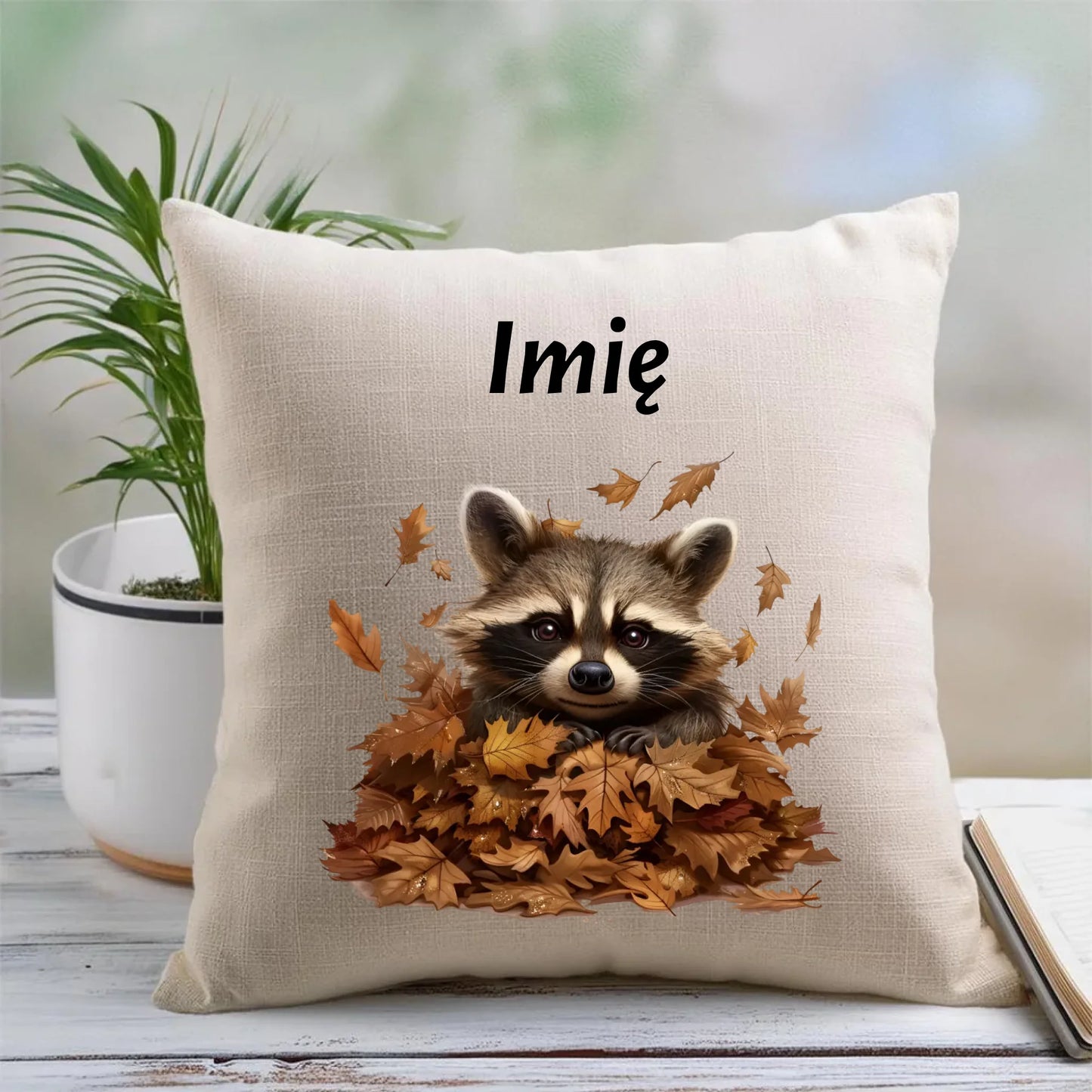 Poduszka jesienna - Szop w liściach - personalizowana JS24 - StoryCups.pl