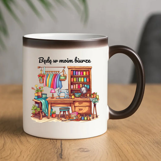 Kubek magiczny szyciowy dla krawcowej - Będę w moim biurze HS07 - StoryCups.pl