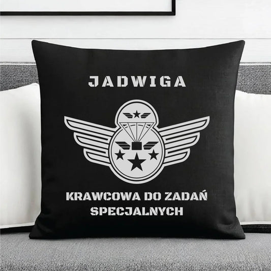 Poduszka dekoracyjna szyciowa dla krawcowej - Krawcowa do zadań specjalnych HS38 - StoryCups.pl