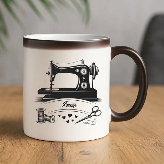 Kubek magiczny szyciowy dla krawcowej - Maszyna vintage- personalizowany HS34 - StoryCups.pl