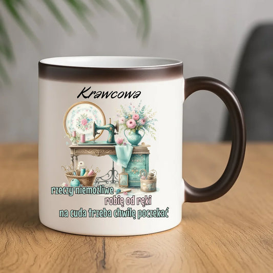 Kubek magiczny szyciowy dla krawcowej - Rzeczy niemożliwe HS35 - StoryCups.pl