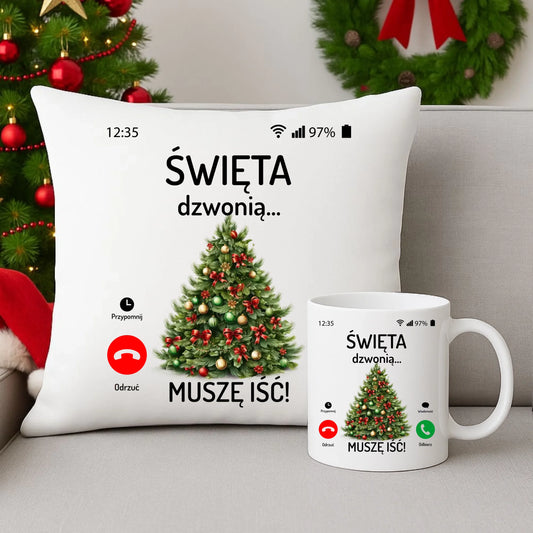 Zestaw poduszka i kubek świąteczny - Choinka Święta dzwonią muszę iść BN124 - StoryCups.pl