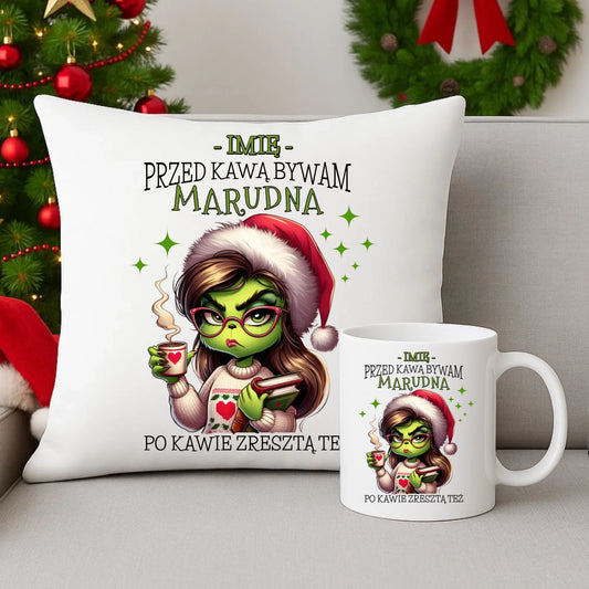 Zestaw poduszka i kubek świąteczny - Grinch - Przed kawą bywam marudna - personalizowany BN116 - StoryCups.pl