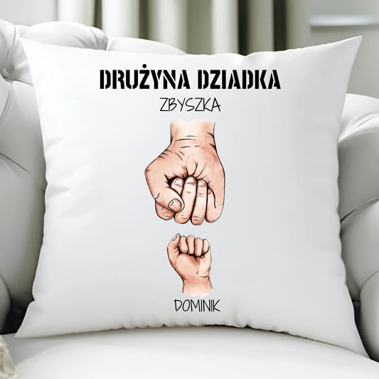Poduszka dla dziadka - Drużyna dziadka 1-6 imion wnuków - personalizowana D07 - StoryCups.pl