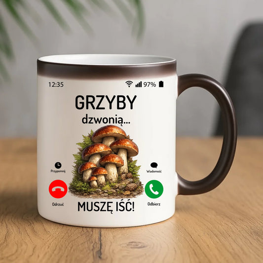 Kubek magiczny dla dziadka grzybiarza - Grzyby dzwonią muszę iść D36 - StoryCups.pl